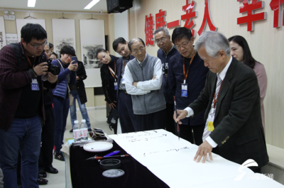 墨香浸潤社區(qū) 名家引領(lǐng)藝術(shù)——書法家走進青島社區(qū)開展文化交流活動